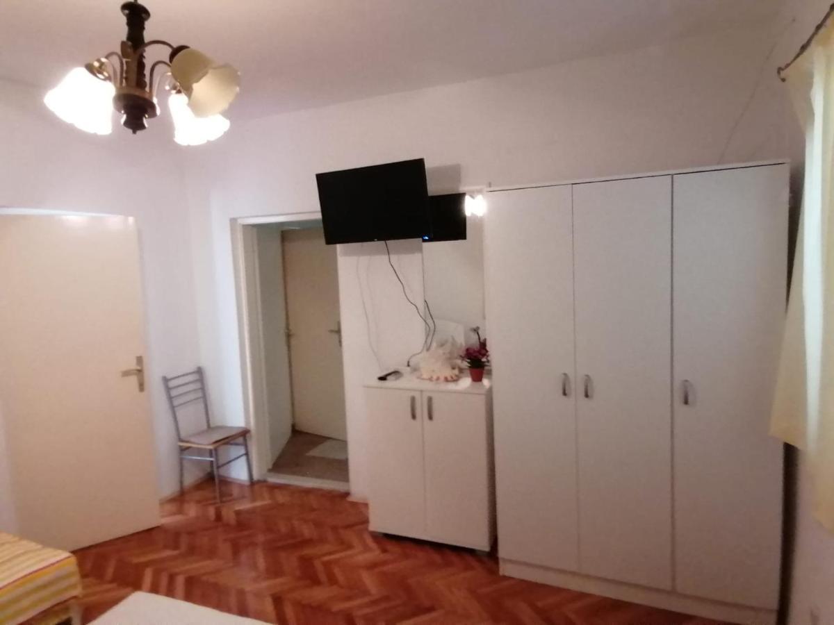 Apartments Piko2 Jelsa  Exterior photo